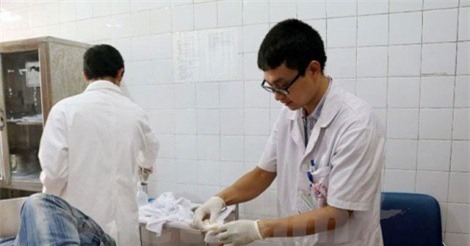 Huyện nghèo thiếu thốn bác sĩ, đâu là giải pháp?