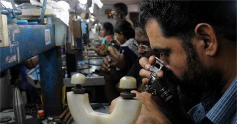 Khám phá khu chế tác kim cương lớn nhất thế giới ở Ân Độ