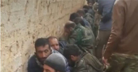 Ác chiến Idlib: Phiến quân bắt 14 binh sĩ Syria, tung video chuẩn bị hành quyết