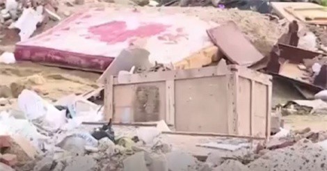 Clip: Người dân Khánh Hòa bức xúc với bãi tập kết rác mọc lên từ đất dự án 