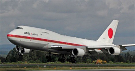 Chuyên cơ của Thủ tướng Nhật rơi linh kiện khi bay