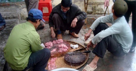 Độc đáo ngôi làng ăn thịt sống "có một không hai" tại Việt Nam