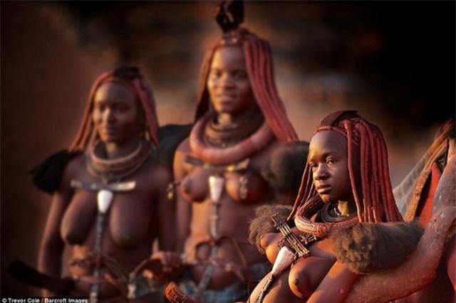 Himba - bộ lạc duy nhất châu Phi có phụ nữ không tắm và để ngực trần