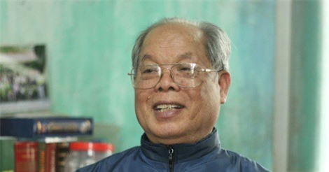 PGS.TS Bùi Hiền dịch Truyện Kiều bằng chữ lạ trong đời thực