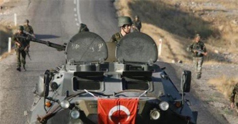 Ankara bắt đầu tấn công các chiến binh người Kurd ở Syria