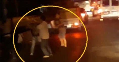 Clip: Tài xế xe khách bị nhóm thanh niên đánh hội đồng tại phà Vàm Cống