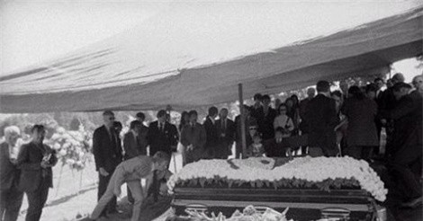 Bí ẩn cái chết của Lý Tiểu Long và 9 vết xước trên quan tài