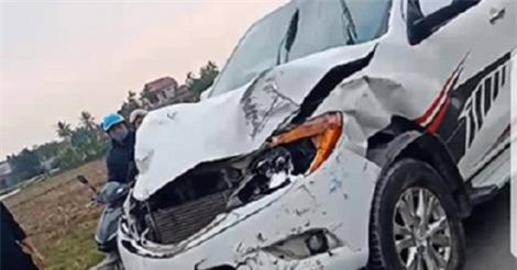 Ôtô "điên" đâm chết 2 học sinh trung học cơ sở