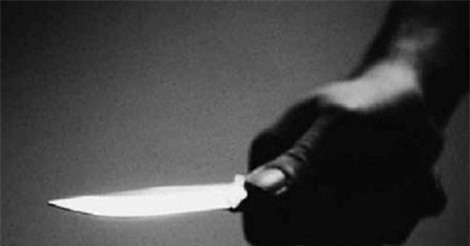 Dùng dao khống chế người đi đường, cướp xe một cách táo tợn