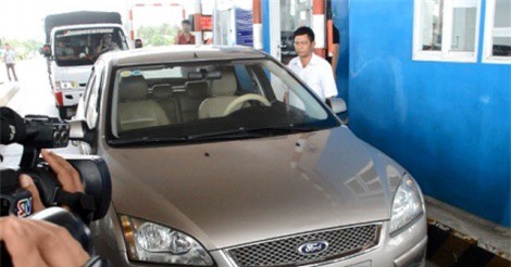 Kỷ luật tài xế xe biển số xanh phản ứng trạm BOT Sóc Trăng