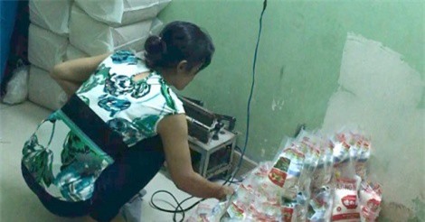 Bắt quả tang cơ sở sản xuất bột ngọt giả tại TP.HCM