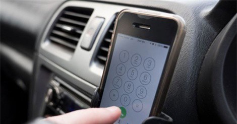 Đề xuất cấm dùng điện thoại khi lái xe ôtô