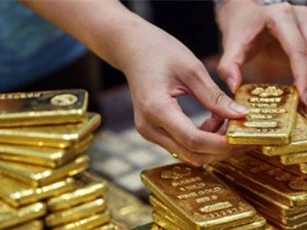 GIÁ VÀNG NGÀY 17/1: Hạ nhiệt sau khi lên đỉnh 4 tháng