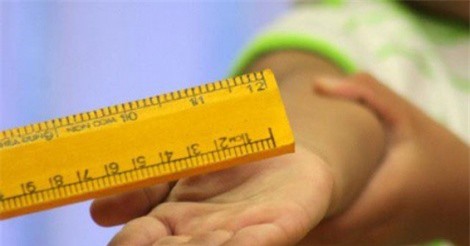 Giáo viên dùng bạo lực với học trò vì “bệnh thành tích”