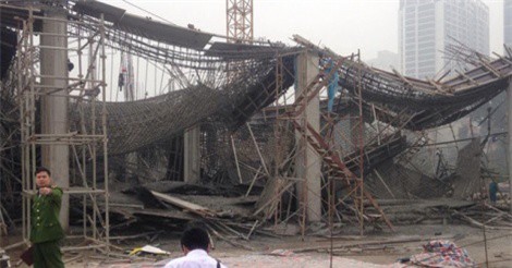 Hà Nội: Sập giàn giáo công trình xây dựng khiến 6 người thương vong