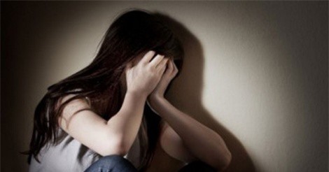 Khởi tố gã hàng xóm giở trò đồi bại nhiều lần khiến bé gái 14 tuổi tự tử