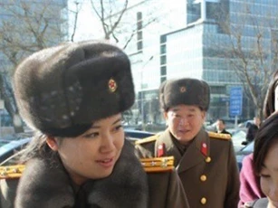 Tình cũ đẹp như hoa của Kim Jong-un gây bất ngờ khi xuất hiện ở biên giới liên Triều