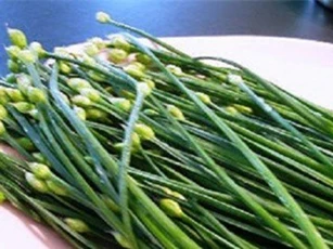 Những bài thuốc hay ít người biết từ cây hẹ