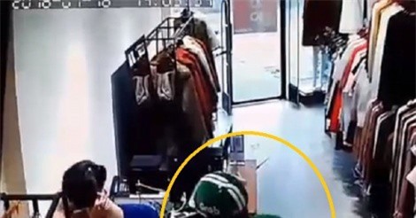 Clip: Tài xế GrabBike dùng bình xịt hơi cay, thực hiện vụ cướp táo tợn