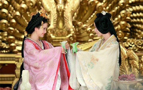 Ly kì mối tình của hoàng hậu đồng tính đầu tiên trong lịch sử Trung Quốc