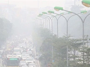 DỰ BÁO THỜI TIẾT (21/1): Hà Nội “chìm” trong mây mù, TP.HCM mưa rải rác