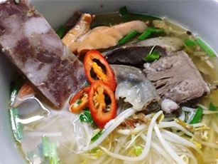 Về Bến Tre thưởng thức món hủ tiếu "độc nhất vô nhị"