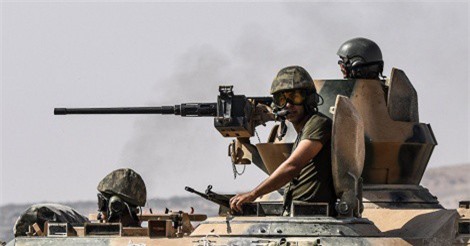 Xe tăng Thổ Nhĩ Kỳ ùn ùn kéo tới Syria