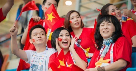 Chung kết U23 châu Á sắp tới gần, làm gì để cổ vũ không bị khàn tiếng, đau họng?