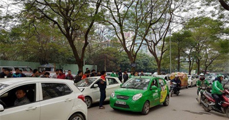Đề xuất dùng chung biển số màu vàng cho cả taxi, Uber, Grab