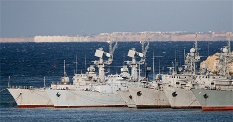 Ukraine: Đề xuất trả vũ khí từ Crimea là thủ thuật của Điện Kremlin