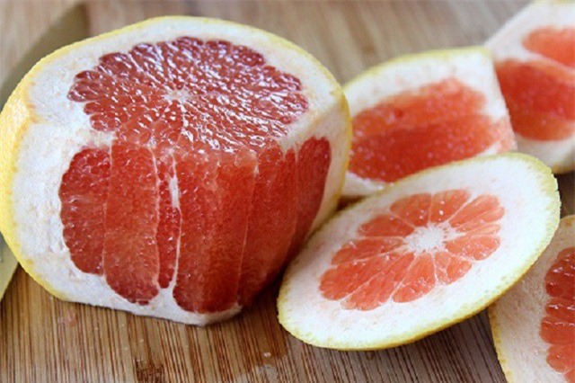 4 sai lầm “chết người” khi ăn bưởi