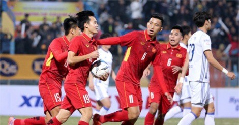 Clip: Đồng đội “cào” tuyết hỗ trợ Quang Hải lập tuyệt phẩm