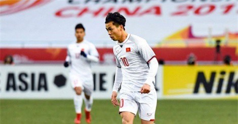 Công Phượng đang hi sinh vì toàn đội?