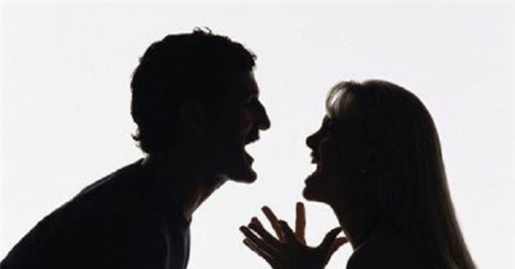 Ẩu đả sau mâu thuẫn gia đình, vợ chết chồng bị thương nặng