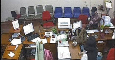 Dùng súng và bom giả đi cướp ngân hàng ở Bắc Giang