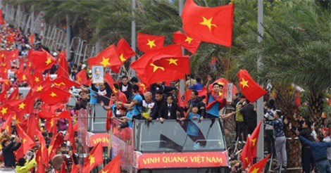 Hàng ngàn CĐV tưng bừng chào đón U23 Việt Nam