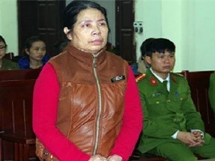 Lĩnh án tù vì... tung hứng trẻ 2 tháng tuổi