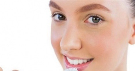 Vì sao không nên đánh răng ngay sau khi ăn?