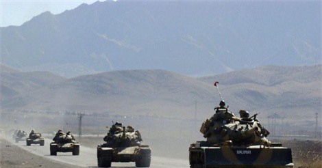 Xe tăng Thổ Nhĩ Kỳ lại ùn ùn kéo tới Syria