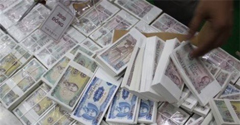 Dịch vụ đổi tiền lẻ đang nóng lên trong dịp cận Tết Nguyên Đán