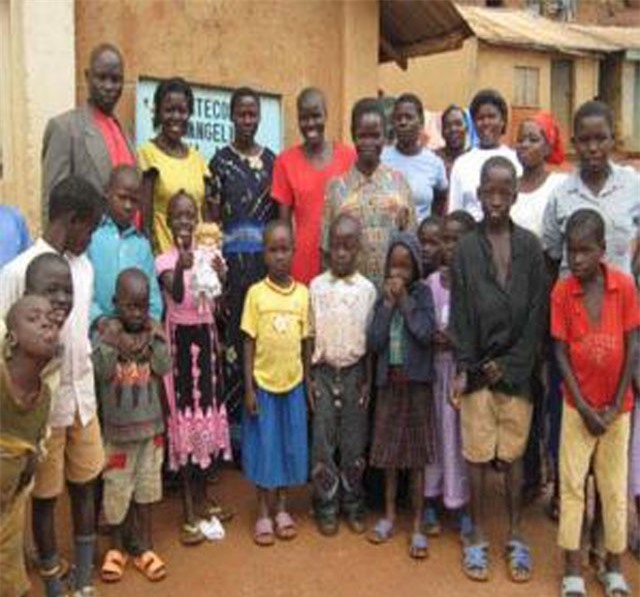 Kinh dị phong tục cô dâu ngủ với bố chồng và người lạ trước vị hôn phu