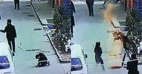 Clip: Kinh hoàng cảnh cậu bé bị bắn lên không trung do nghịch pháo