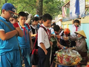Rước bệnh vào người vì quà vặt ở cổng trường