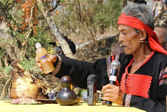 Tập tục cúng voi của người M’Nông ở Buôn Đôn