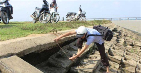 Bờ kè hơn 60 tỷ ở Phú Yên bị sóng đánh sập