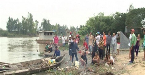 Đồng Tháp: Ra bờ kênh chơi, 3 chị em ruột đuối nước thương tâm