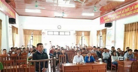 Hà Tĩnh: Vào tù chỉ vì bố bị hất cốc nước vào mặt khi đi đòi nợ