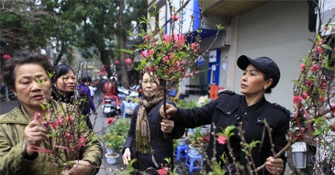 Khám phá 5 phiên chợ Tết đẹp "quên lối về" ở Hà thành