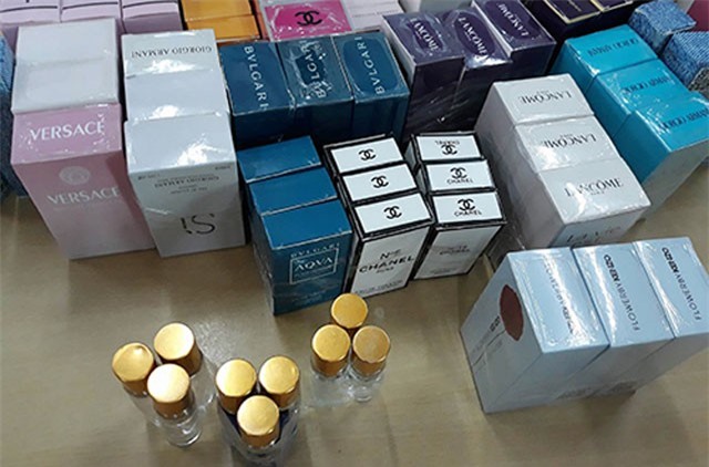 CẢNH BÁO: Nước hoa từ hoá chất Trung Quốc “đội lốt” hàng hiệu Channel, Gucci, Tommy