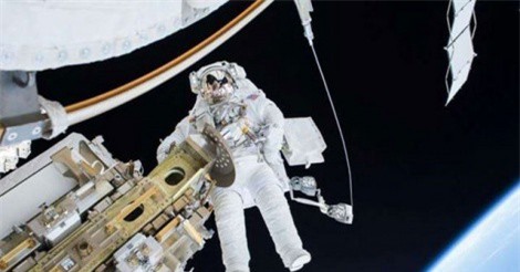 Tour du lịch không gian có giá 100 triệu USD